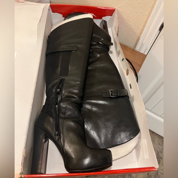 Black Guess leather over-the-knee heeled boot Size 9 - Picture 5 of 5